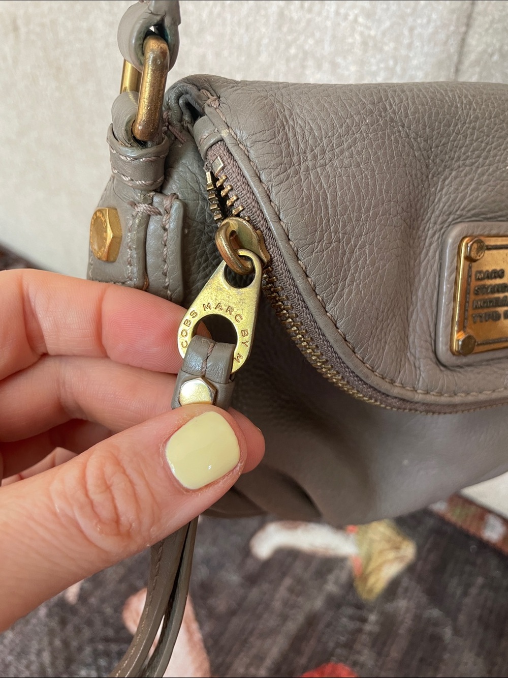 Marc by Marc Jacobs Pebbled Gray Leather Natasha Crossbody Gold Plaque As Is - Picture 4 of 11